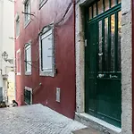 Lov'alfama, At In Lisboa