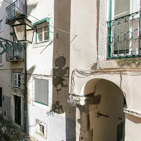 Lov'alfama, At In