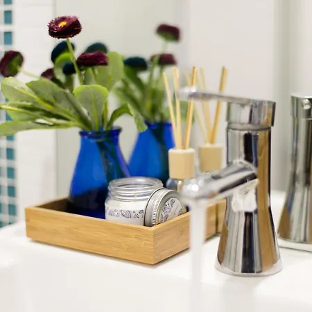 Lov'alfama, At In Lisbona