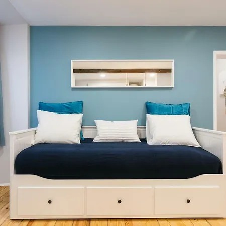 Lov'alfama, At In Лісабон