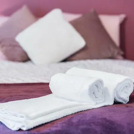 Lov'alfama, At In Lisbona