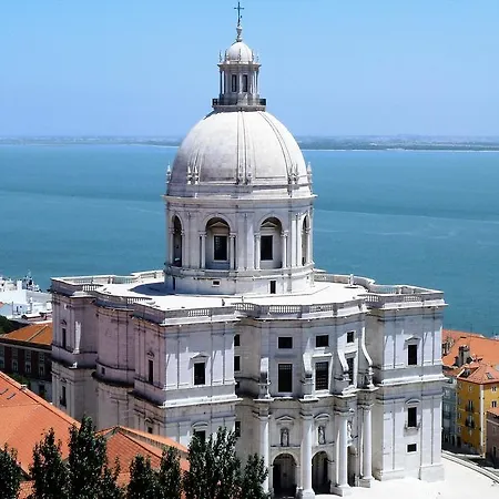 Lov'alfama, At In Lisboa