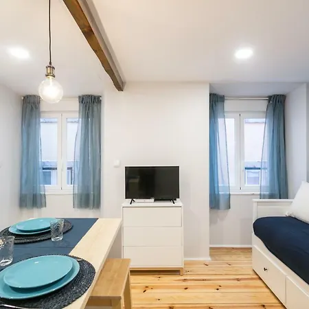 Lov'alfama, At In Lisboa