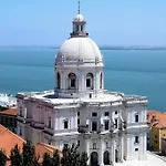 Lov'alfama, At In Lisbona